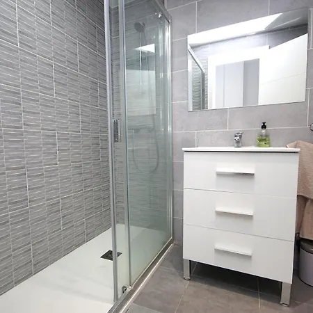 Apartment Modern Apartment, 3 Min Walk To The *