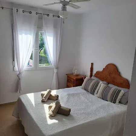 Apartment Modern Apartment, 3 Min Walk To The *
