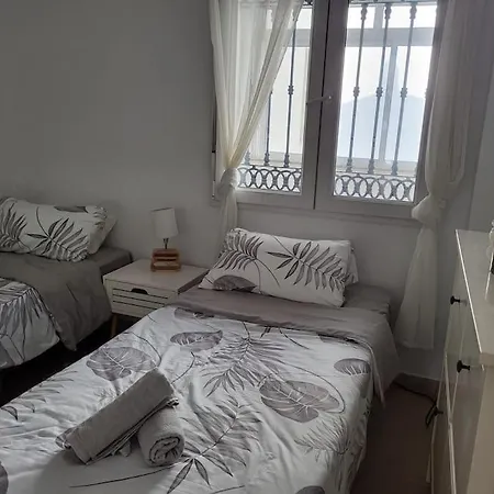 Apartment Modern Apartment, 3 Min Walk To The *