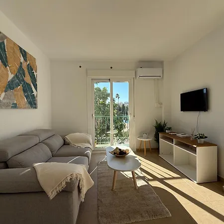 Apartment Modern Apartment, 3 Min Walk To The *